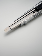 Hliníkový odlamovací řezák